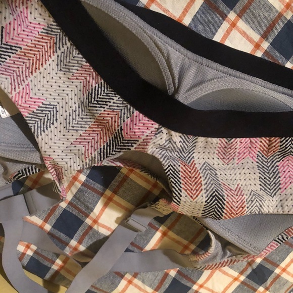 Victoria Secret Sports Bra 36C! - Picture 2 of 4